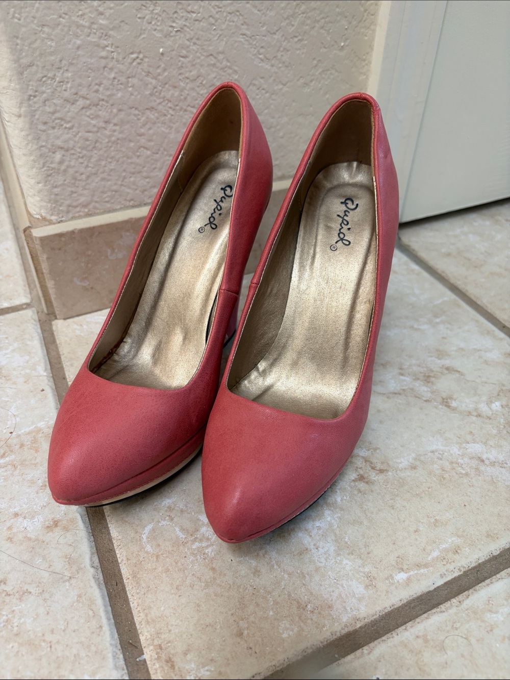 Qupid Coral-pink Pointed Toe Pumps